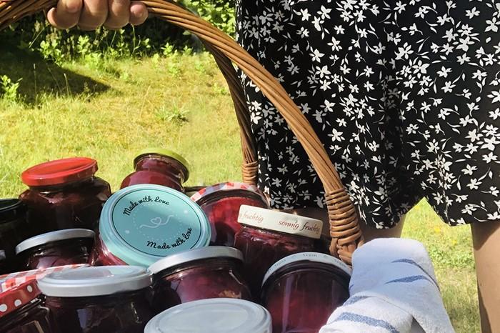 Marmelade im Korb
