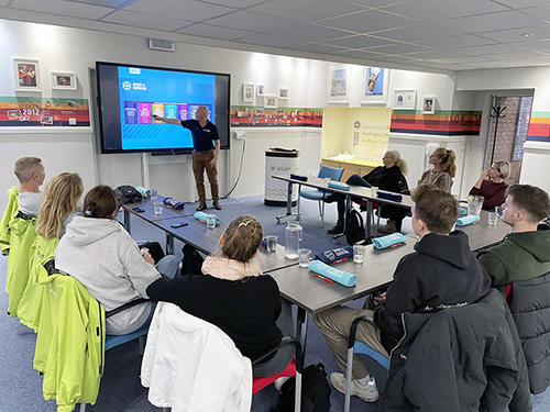 Jim präsentierte uns den Hochschulsport der Universität von Edinburgh